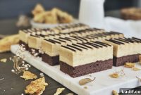 Hokey Pokey Cheesecake Bars: Crunchy Honeycomb Dessert Recipe