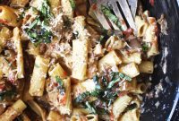Slow-Cooker Italian Pasta with Creamy Tomato Sauce