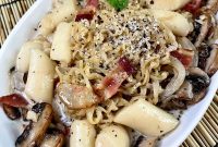 Creamy Carbonara Tteokbokki Recipe: Cheesy Korean Rice Cake Pasta