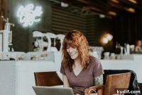5 Essentials for Working While Traveling: How to Stay Productive on the Road