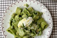Creamy Spinach & Herb Pasta in Green Sauce
