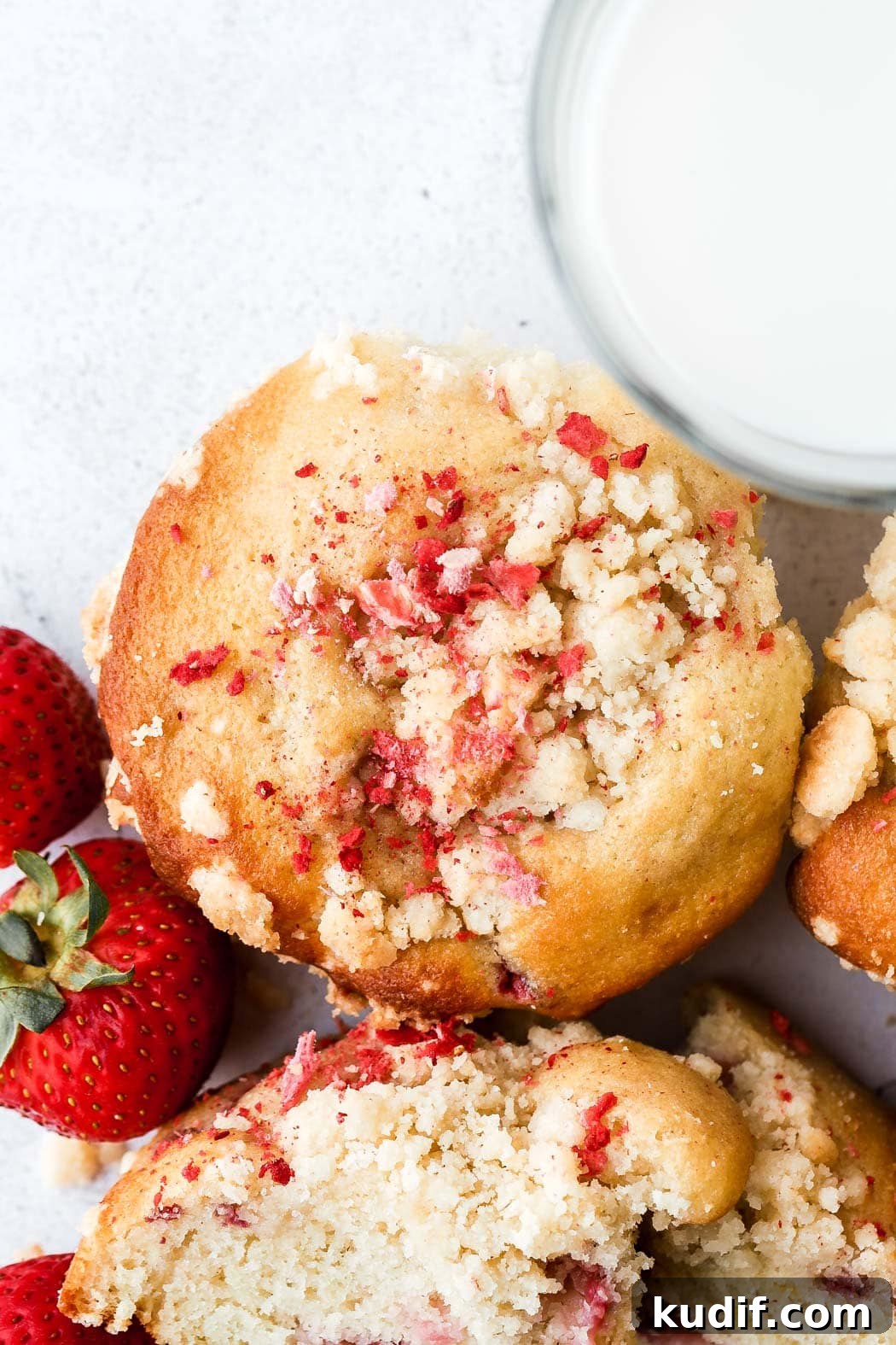 Strawberry Muffins with Crunchy Strawberry Crumble Topping 3 strawberry muffins with strawberry crumble topping