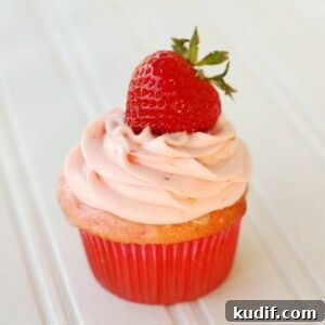 Strawberry Lemonade Cupcakes with Cream Cheese Strawberry Frosting 2 recipe-strawberry-lemonade-cupcakes