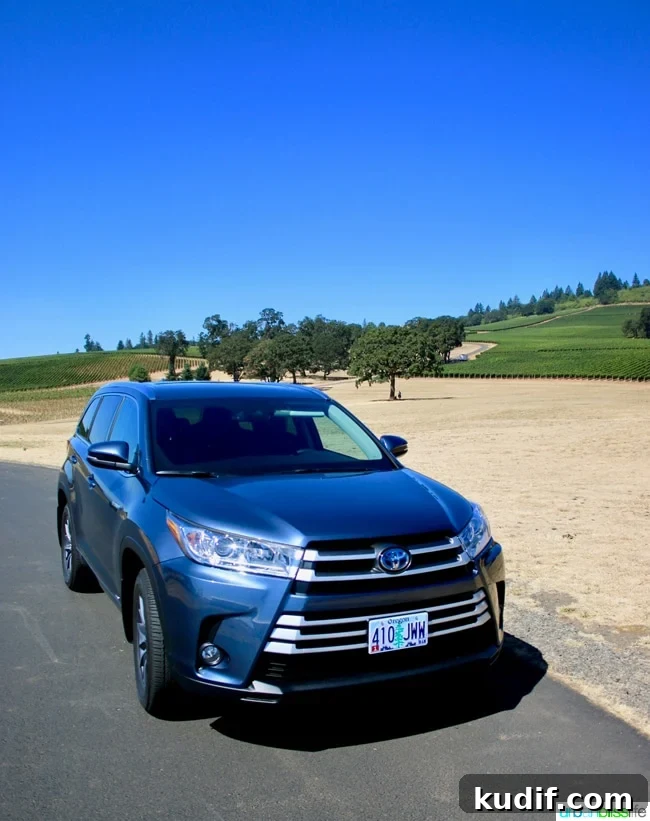2017 Toyota Highlander Hybrid Review, Specs & Buying Guide 2 2017 Toyota Highlander Hybrid on UrbanBlissLife.com