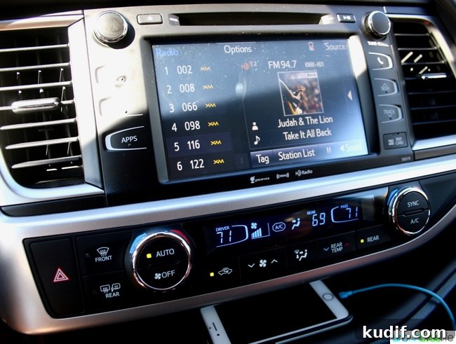 2017 Toyota Highlander Hybrid Review, Specs & Buying Guide 5 2017 Toyota Highlander Hybrid on UrbanBlissLife.com