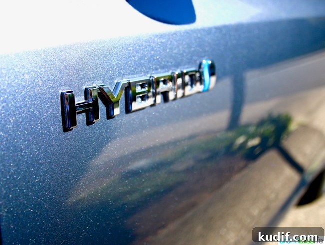 2017 Toyota Highlander Hybrid Review, Specs & Buying Guide 7 2017 Toyota Highlander Hybrid on UrbanBlissLife.com