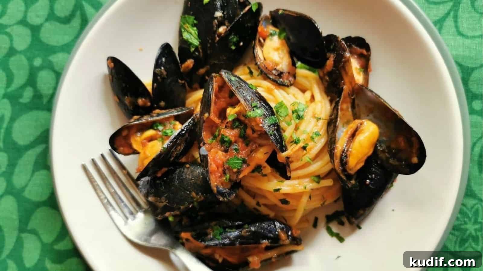 23 Quick Seafood Dinners for Any Night of the Week 11 Spaghetti with mussels alla Tarantina