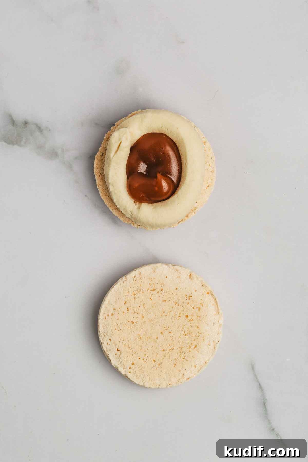 Salted Caramel Macarons: Classic French Dessert Recipe 12 macaron garnie de caramel