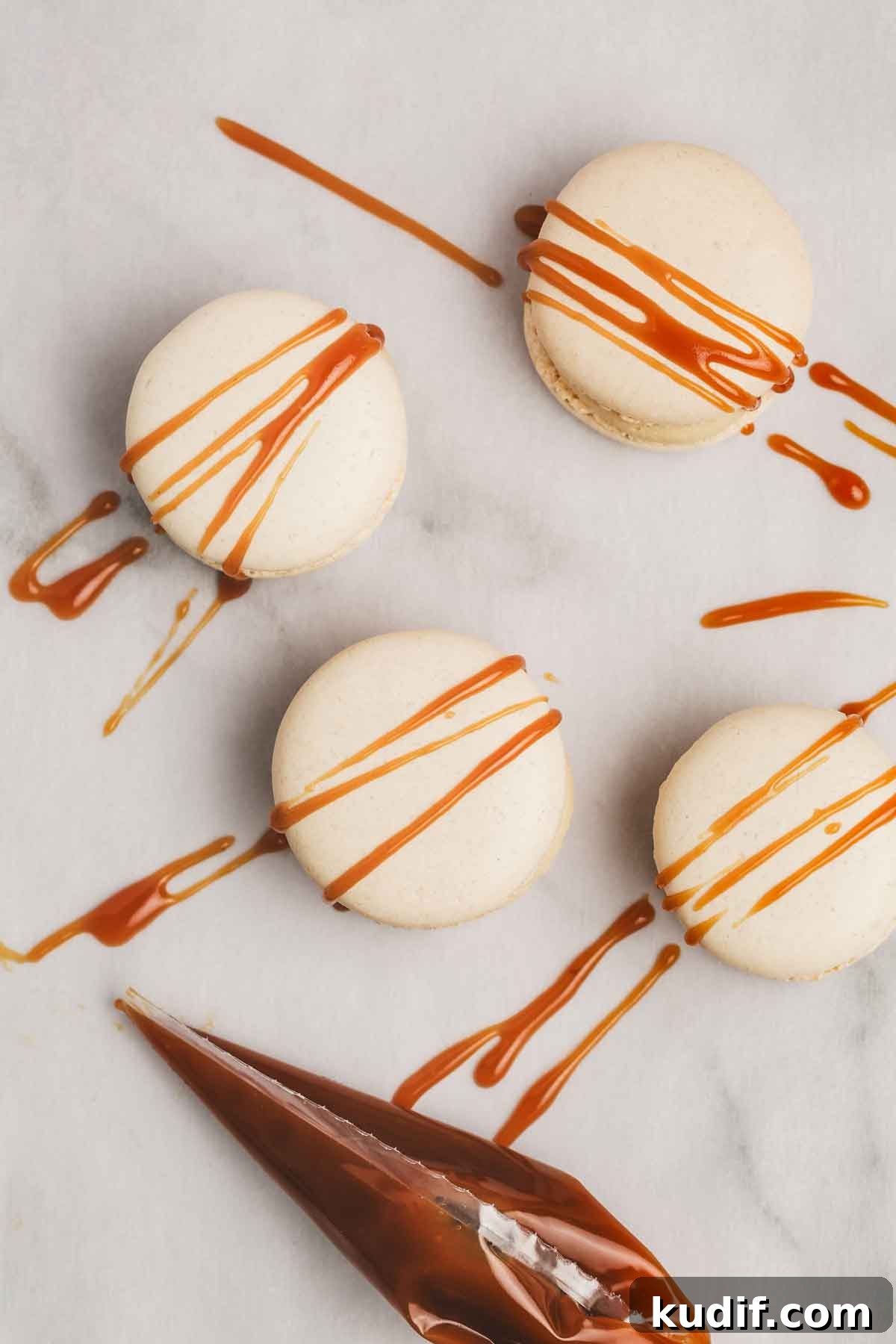 Salted Caramel Macarons: Classic French Dessert Recipe 13 macarons avec caramels