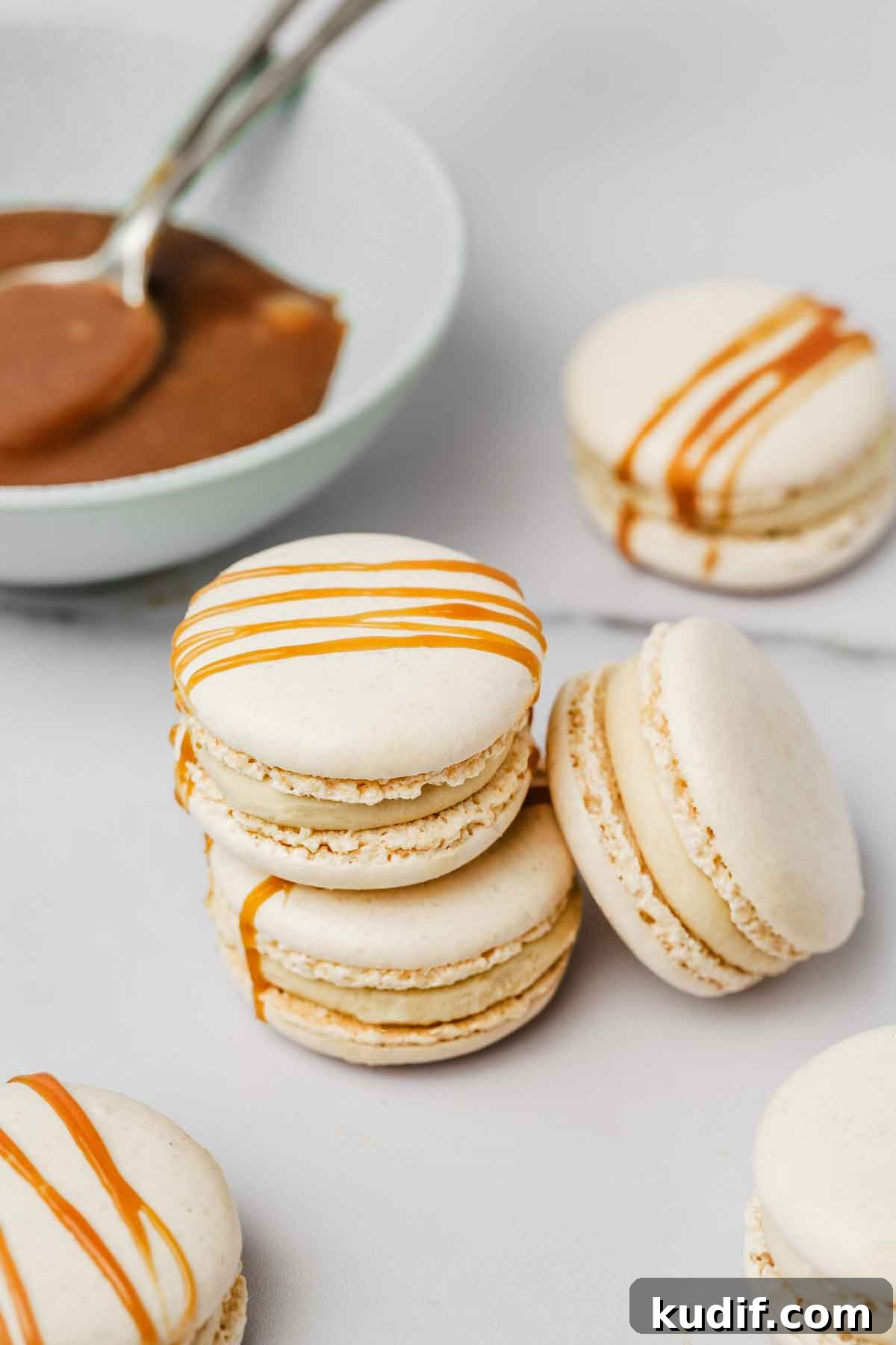 Salted Caramel Macarons: Classic French Dessert Recipe 18 macarons caramel sur une table