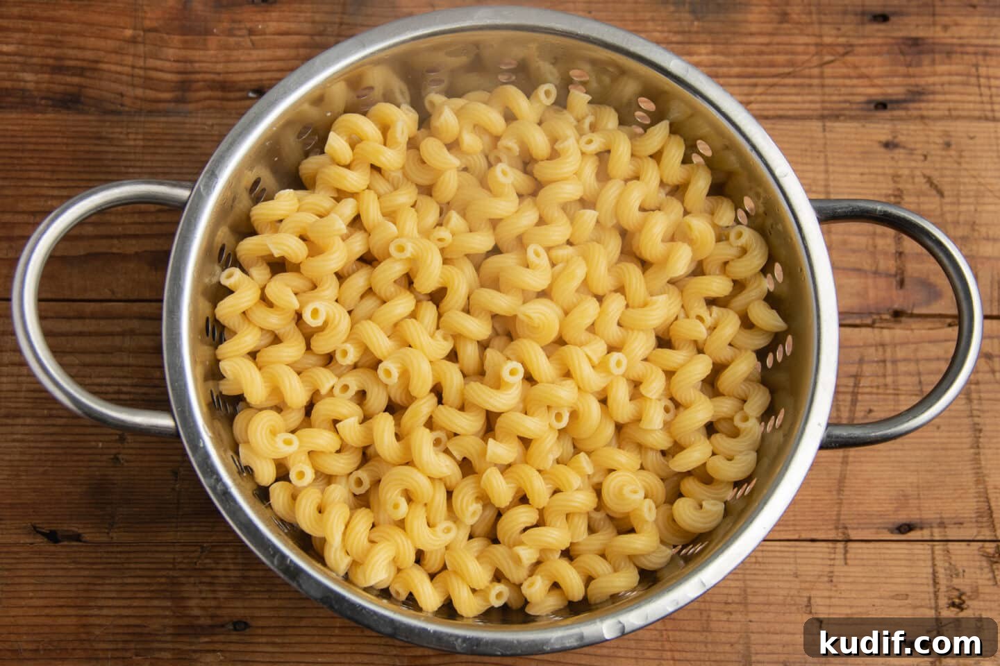 Zucchini, Mushroom & Leek Pasta Recipe — Creamy Spring Pasta 8 This is a picture of a colander filled with cooked pasta.