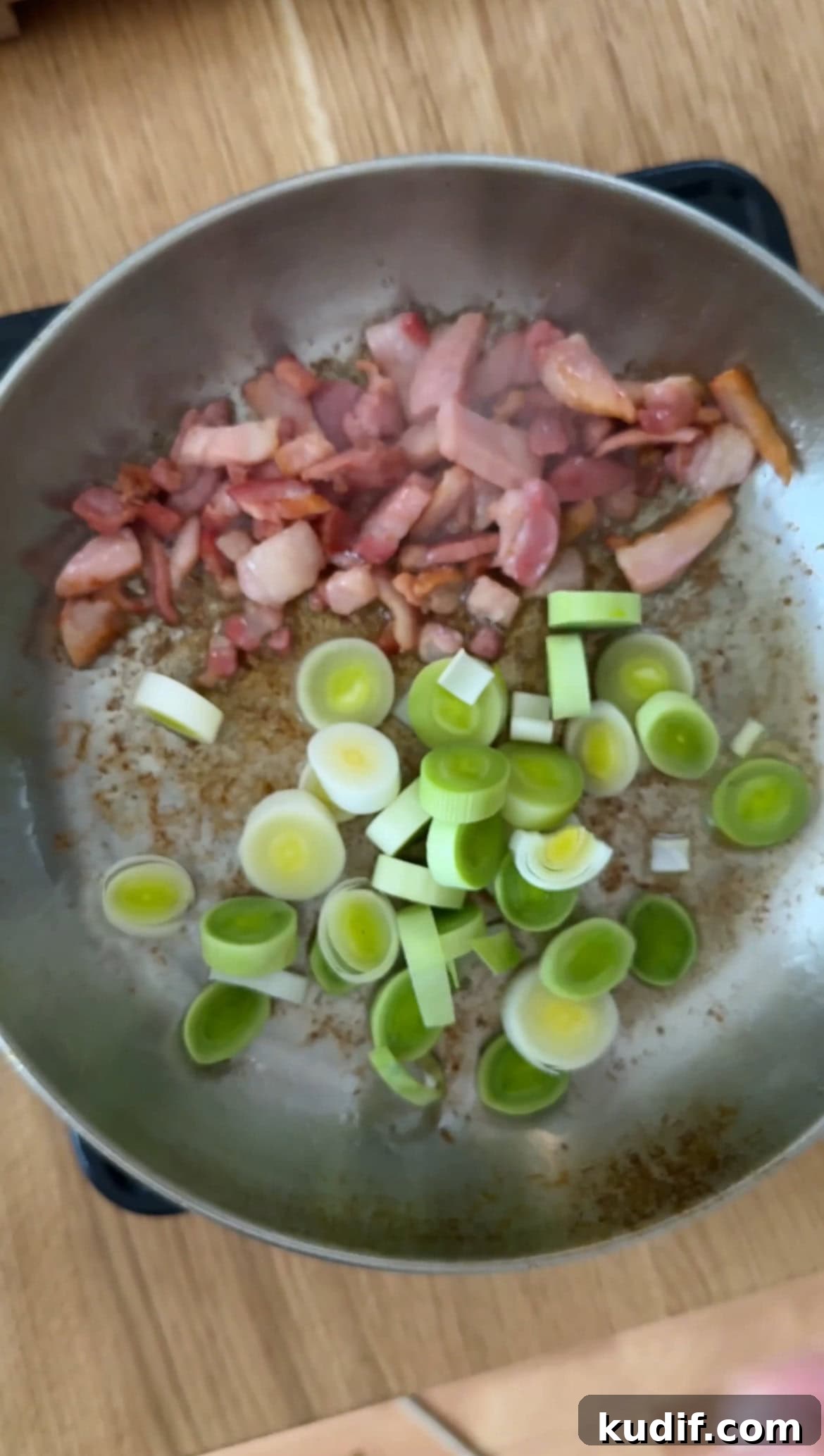 Creamy Spinach & Herb Pasta in Green Sauce 5 FRYING LEEKS FOR PASTA IN GREEN SAUCE