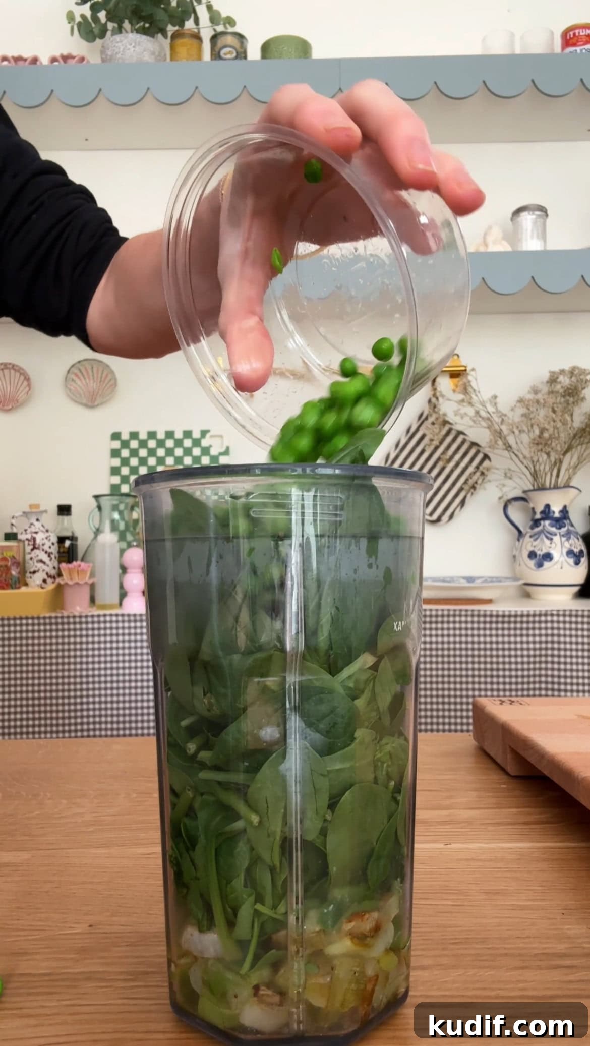 Creamy Spinach & Herb Pasta in Green Sauce 7 BLENDING GREEN SAUCE FOR PASTA