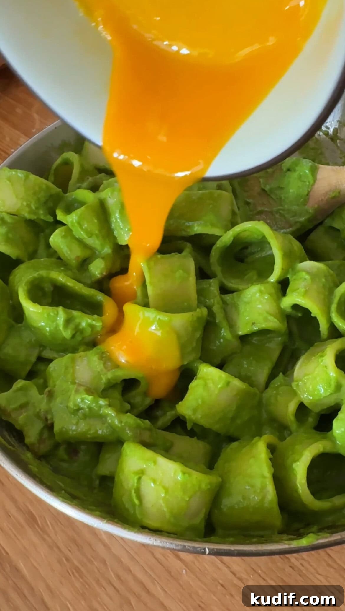 Creamy Spinach & Herb Pasta in Green Sauce 8 ADDING EGG YOLKS TO PASTA IN GREEN SAUCE